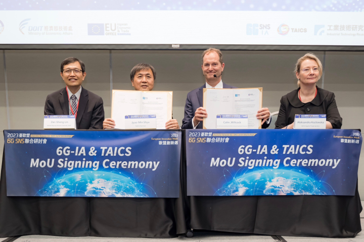 在經濟部技術處與歐洲經貿辦事處見證下，臺灣資通標準協會(TAICS)與歐盟6G智慧網路服務產業協會(6G-IA)簽署合作備忘錄，共同鼓勵臺歐盟產學研進行6G科研合作。