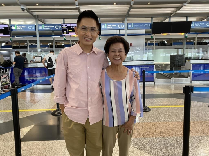 全球疫情趨緩，被視為「台灣通」的大馬KOL主持人阿賢（楊佳賢）（左）與林德榮將在6月的馬來西亞節目「帶阿母去旅行」中示範玩轉台灣。（交通部觀光局吉隆坡辦事處提供）