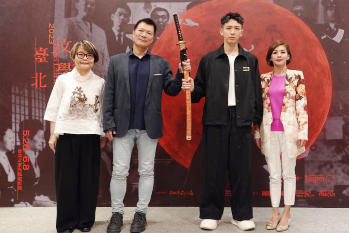 2023「台北文學．閱影展」影展策展人楊元鈴（左起）、台北市政府文化局長蔡詩萍、影展嘉賓柯震東、台灣電影文化協會執行長陳伯任，9日共同出席影展啟售記者會。（台北市文化局提供）