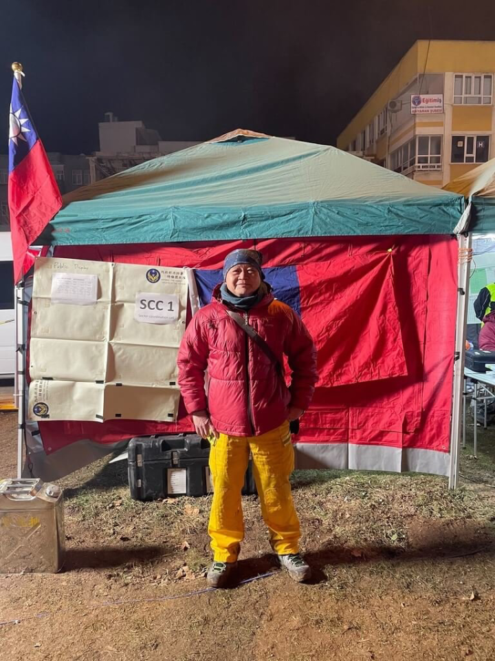 台灣搜救隊2月動員130人、5犬到土耳其強震災區搶救，帶隊官黃博村（圖）從事消防工作長達37年，包括台灣921、伊朗地震、日本311大地震無役不與，堪稱台灣搜救發展的活歷史。（內政部消防署特種搜救隊副隊長黃博村提供）