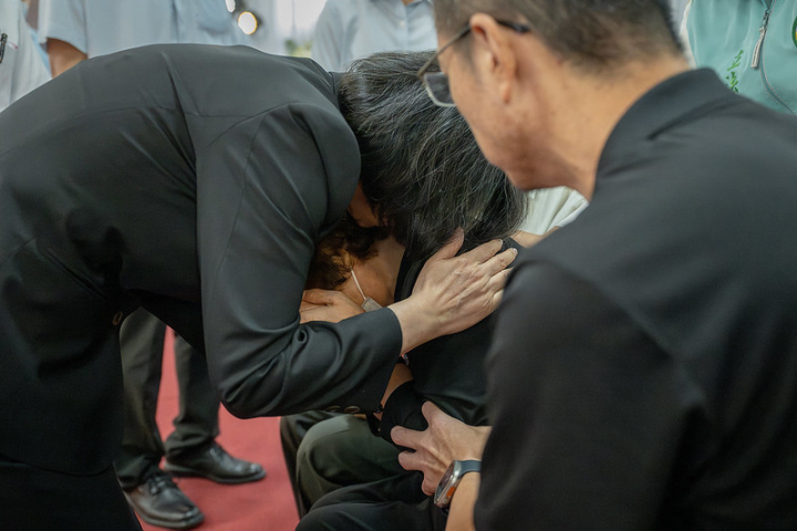總統向家屬慰問致意