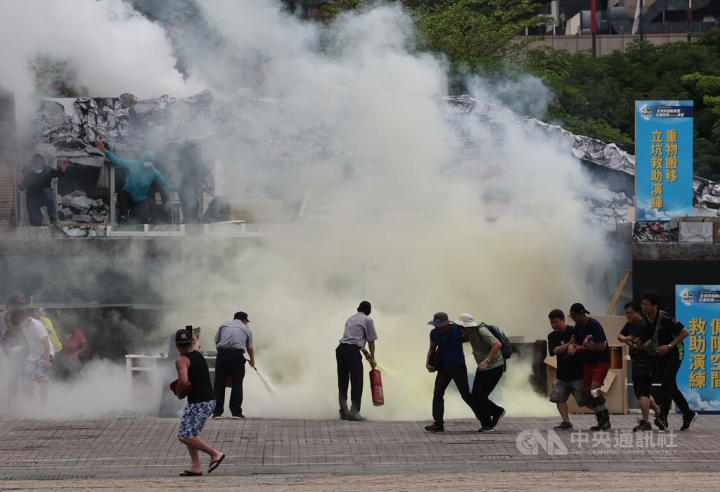 The civil defense drill held in Taipei Thursday.