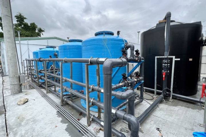 經濟部水利署南區水資源局近年加強執行伏流水、再生水等多元水資源建設，增加南部區域供水韌性。圖為曾文溪感潮河段水資源利用設備。（南水局提供）