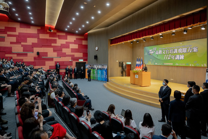 總統出席「高階文官培訓飛躍方案112年訓練開訓典禮」