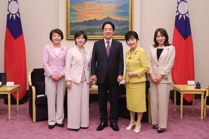 副總統與「日本前參議院議長山東昭子參議員訪問團」合影