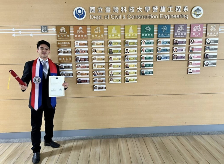 自台灣協助巴拉圭籌設「台巴科技大學」營建工程系畢業的巴拉圭學生布艾拉（Luis Buera）5日向中央社表示，自己曾來台當交換生，目前在巴拉圭擔任建築工程師，是台灣讓他學以致用。（布艾拉提供）
