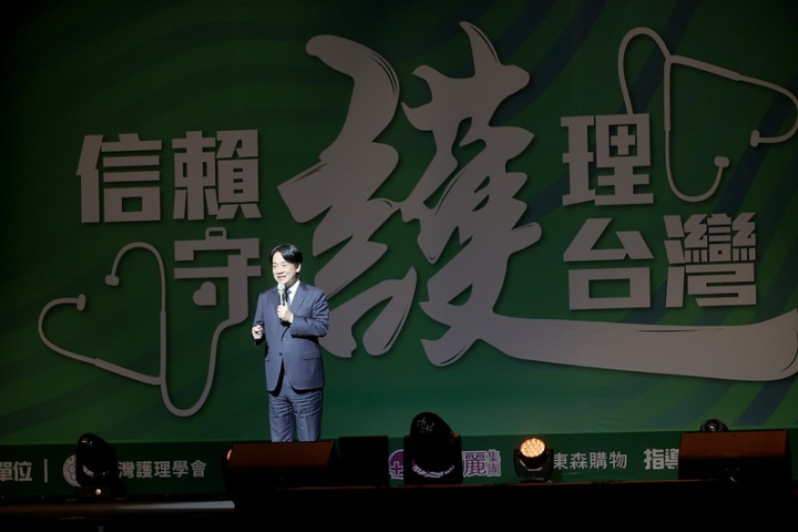 副總統出席「『信賴護理 守護台灣』感恩護理師公益演唱會暨園遊會」，並致詞
