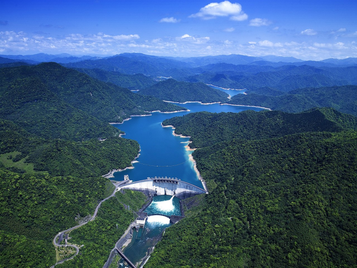翡翠水庫壩體、電廠與集水區（圖：臺北翡翠水庫管理局）