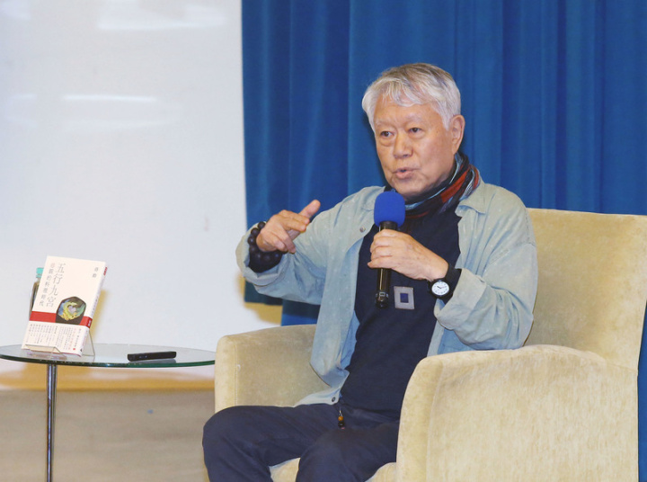 作家蔣勳13日下午在台北出席「五行九宮：母親的料理時代」新書分享會，會中回憶母親如何從做飯、做菜教會了他尊重五行平衡運轉，如何品味甜、酸，鹹、辣、苦、辛，甚至霉、臭、淡等各種滋味。