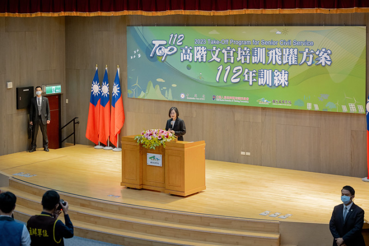 蔡英文總統12日上午出席「高階文官培訓飛躍方案112年訓練開訓典禮」