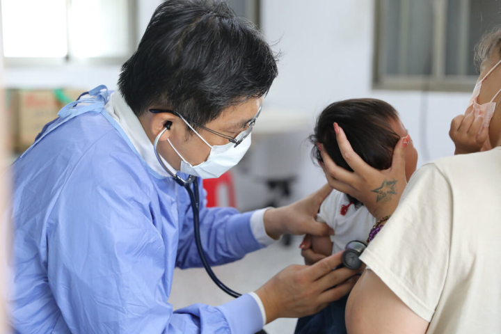 花蓮慈濟醫院「兒少保護區域醫療整合中心」，以跨部門、跨網絡合作模式、研發兒虐教材、深入社區、青少年議題的專長與服務等，發掘潛在兒虐個案。（花蓮慈濟醫院提供）