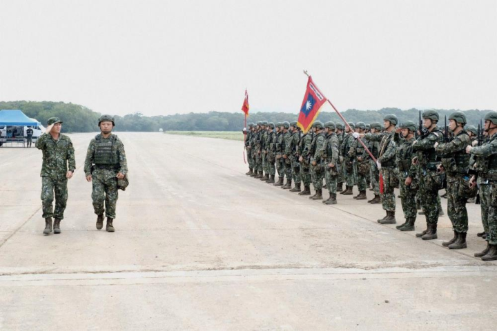 陸軍機步333旅通資連日前進行「國軍地面通資部隊112-4梯基訓部隊開訓典禮」。（陸軍333旅提供）