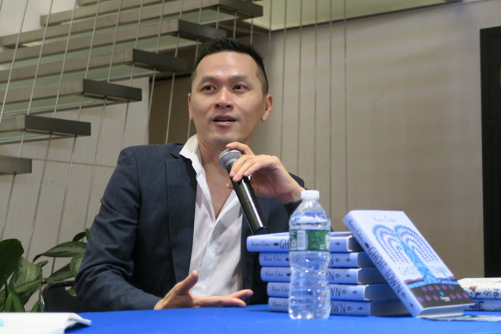 小說「鬼地方」作者陳思宏近一個月巡迴美國多地，提升台灣文學國際能見度，15日出席駐紐約台北文化中心記者會分享心得。