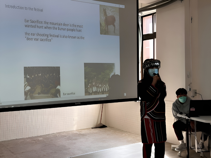 國立光復高級商工職業學校以餐飲管理科為雙語實驗班之辦理主軸，並於期末辦理雙語實驗班分享會，鼓勵學生以英語文之方式介紹自身部落特有的節慶與文化