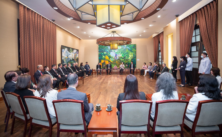總統接見「2023年美京中華會館回國參訪團」