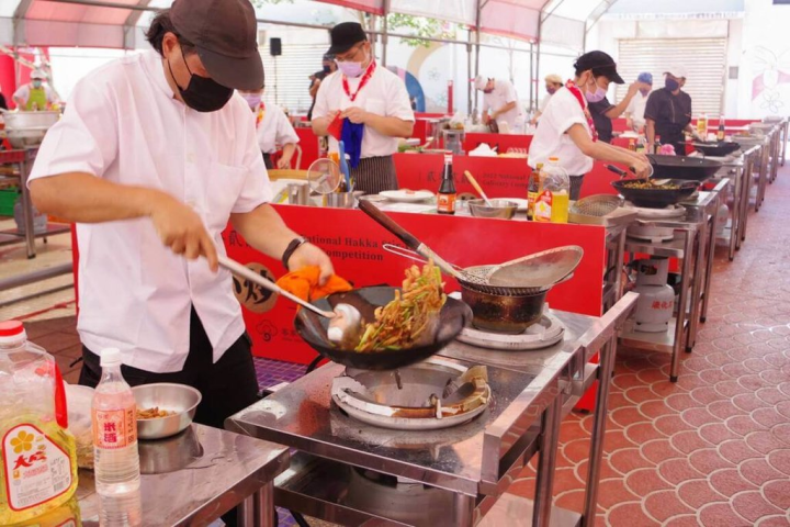 2023客家小炒全國爭霸賽東區初賽將於5月20日將在花蓮登場，此次競賽除聘請專業評審團外，還開放現場民眾試吃票選，共同選出最具人氣的隊伍。（花蓮縣政府提供）
