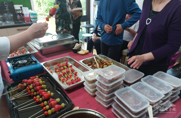 Candied Fruit Kebab (Tang Hulu)