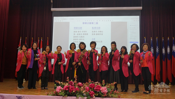 世華華東分會會長余琪玲暨理事團隊合照