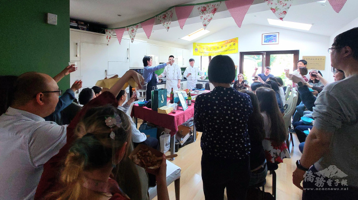 All the guests led a toast to world peace.