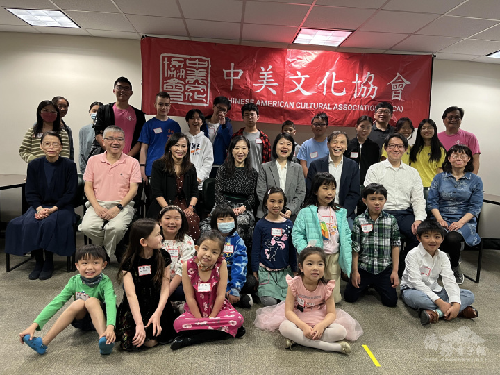 中美文化協會第四屆校際中文識字比賽，共有18名學生參賽