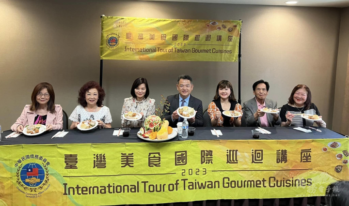 美食講座佳賓們品嚐國宴級的臺灣料理