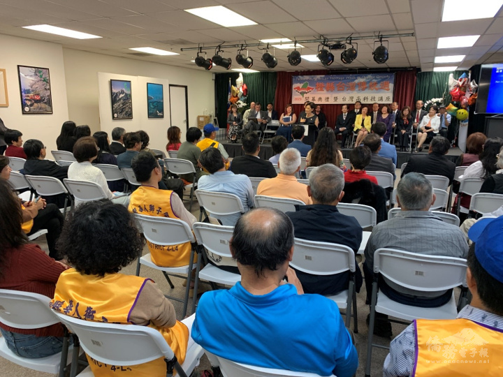 聯邦眾議員金映玉（Young Kim）致詞，祝賀橙縣臺灣傳統週活動開跑成功