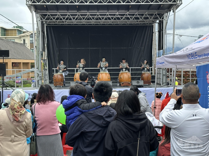 天金堂鼓隊以氣勢磅礡的鼓聲展開為期2天的廟會序幕