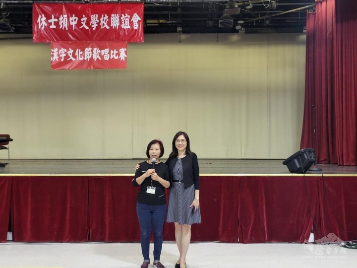 林琬真(左)及王盈蓉(右)致詞說明活動目的