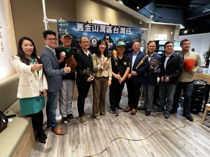 主辦單位、協辦單位、贊助單位代表合影