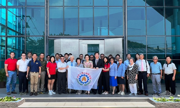 經寶精密企業參訪後合影