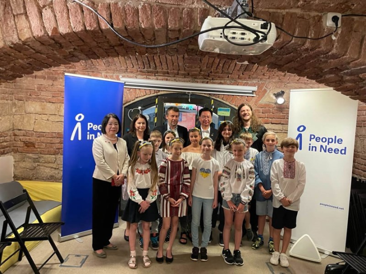 Foreign Minister Joseph Wu (second right in the back row) is pictured with Ukrainian children in the People in Need headquarters on Wednesday in Prague. Photo courtesy of Ministry of Foreign Affairs June 15, 2023