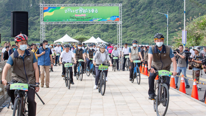 蔡英文總統3日上午前往基隆出席「2023世界自行車日全臺環騎活動」