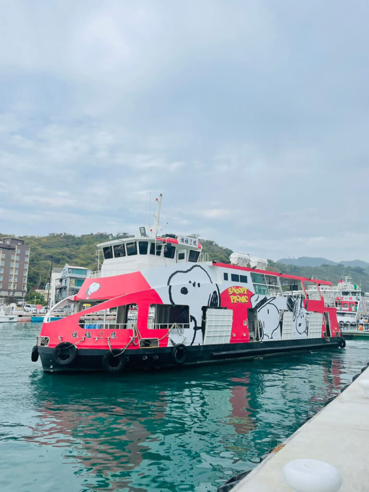 高雄市輪船公司28日表示，高雄港海上巴士渡輪「史努比限定航班」受好評，原訂服務到8月20日，目前已確定將延長至9月30日。（高雄市輪船公司提供）