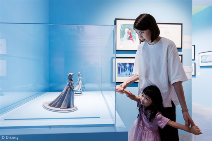 「迪士尼動畫展」21日起將在台北中正紀念堂盛大開展，展品包含經典動畫電影「冰雪奇緣」的珍貴手稿，此外，女主角艾莎、安娜還有可愛「雪寶」的3D模型也是必看亮點之一。（聯合數位文創提供）