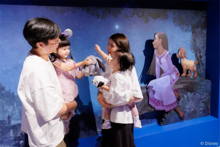 巡迴全球的「迪士尼動畫展」21日起將在台北中正紀念堂盛大登場，20日舉行開展記者會，搶先曝光2023年迪士尼最新作品「星願」相關藝術品。（聯合數位文創提供）