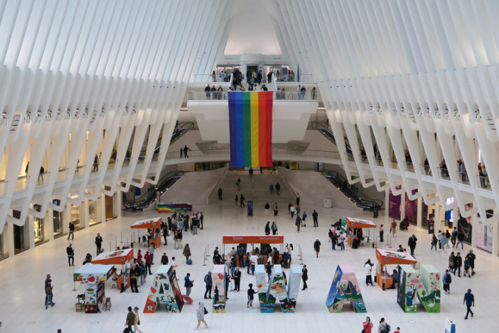 觀光局駐紐約辦事處23日在交通樞紐The Oculus舉辦推廣活動，大廳中央的TAIWAN大型裝置在人流中格外搶眼。