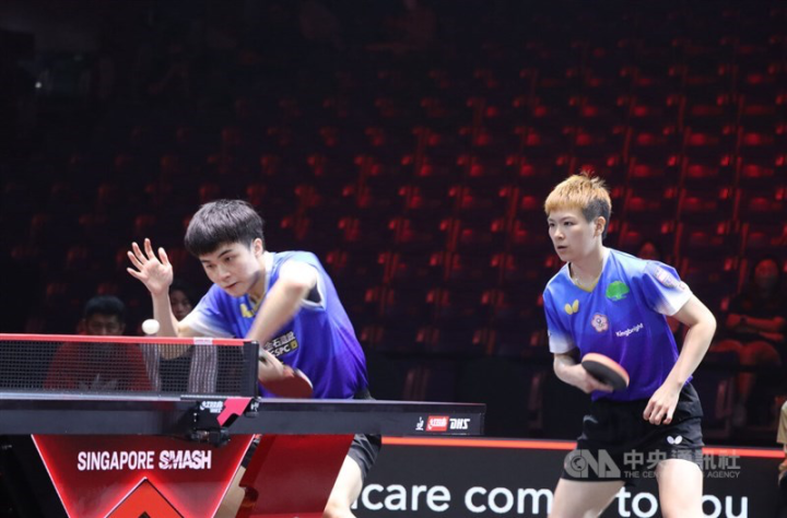 aiwanese table tennis players Lin Yun-ju (left) and Chen Szu-yu compete in Singapore Smash 2023 on March 15. 