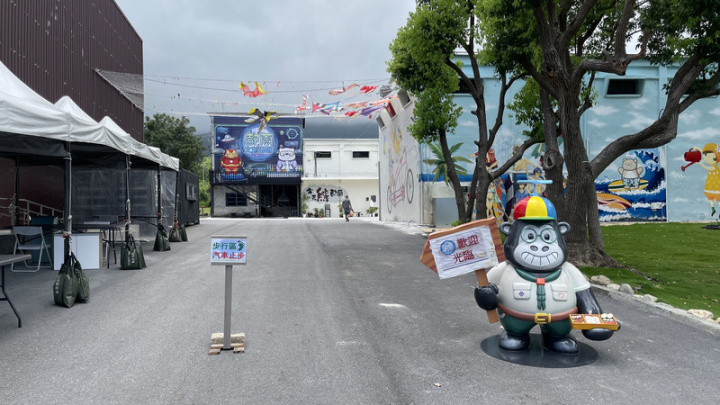 台東縣東河鄉農會利用都蘭村舊穀倉為基地，整修裝潢後重新打造成東海岸一座兼具海洋與原漢多元文化，融合創意與休憩功能的「都蘭文創園區（農產直銷站）」。