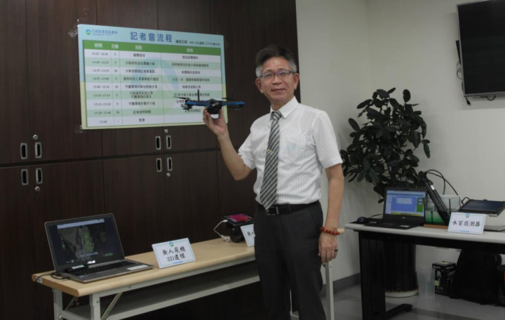 環保署中區環境督察大隊葉迺群大隊長介紹科技工具的執法運用