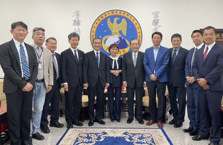 日本戰略研究論壇(JFSS)6日由秘書長長野禮子(中)率團訪台，並邀請台灣國防院人員參與7月在東京舉辦的台海兵推。(翻攝國防安全研究院臉書)