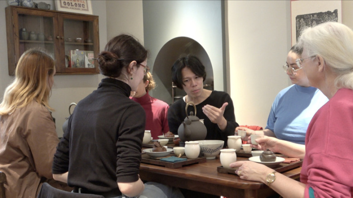 為了熱愛詩詞文學與較不愛唱歌的同學，劉展岳也安排了「台語漢詩」活動，以更接近中原古音的台語了解魏晉南北朝與唐朝的詩詞，並邀請同學週末到台灣茶藝店，同時講解台灣泡茶方式、品嚐台灣好茶。