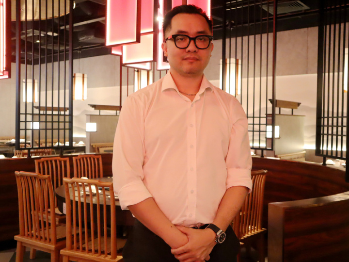 Goldsun Food執行長黎武明2018年到台灣排隊吃無老鍋，沒想到一吃就愛上，就這樣展開與鼎王餐飲集團的合作。他說，越南人很愛吃火鍋，來自台灣的風味火鍋可以補足越南火鍋市場的拼圖。