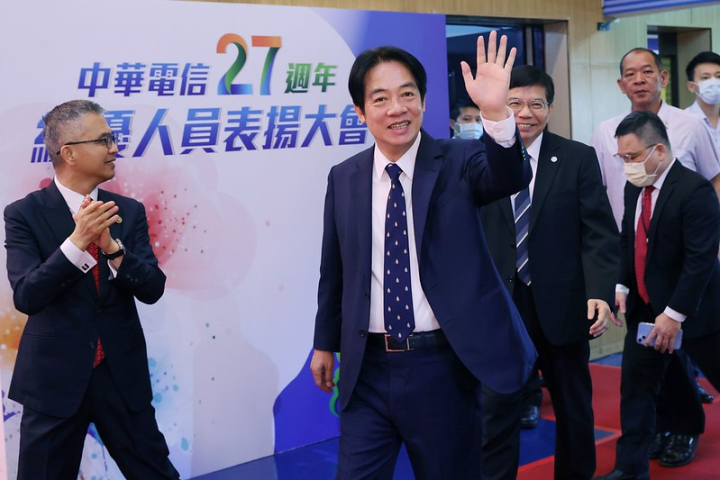 副總統出席「中華電信公司慶祝成立27年表揚績優人員大會」