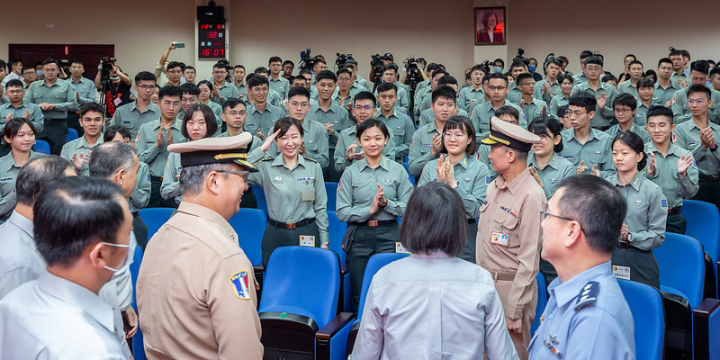 蔡英文總統12日下午前往桃園勗勉「國防大學理工學院」