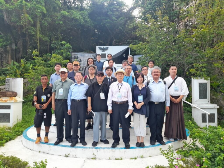 每年6月23日是沖繩慰靈日，紀念二次大戰結束前在日本沖繩所發生的「沖繩戰」。高雄市關懷台籍老兵文化協會23日至25日帶隊赴沖繩當地參加慰靈日活動。（高雄市關懷台籍老兵文化協會提供）