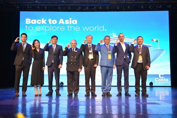 Group photo at ceremony celebrating Costa Serena’s maiden visit to Taiwan.