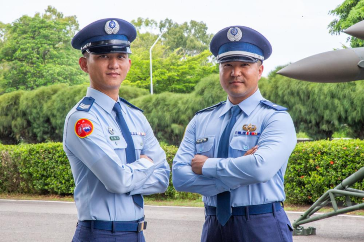 周少校與張士官長傳承鷹式飛彈部隊優良傳統，持續為捍衛領空貢獻心力。