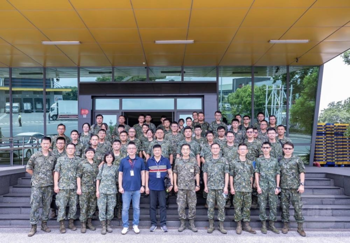 陸軍後勤指揮部補給處112年度年中補給兵監會議暨全聯岡山物流中心參訪。（陸勤部補給處提供）