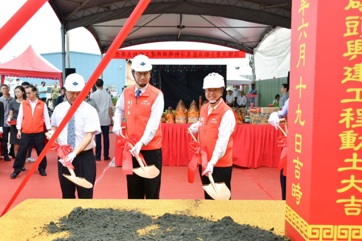 行政院長陳建仁出席「梧棲漁港小船泊區及浮動碼頭興建工程」動土典禮