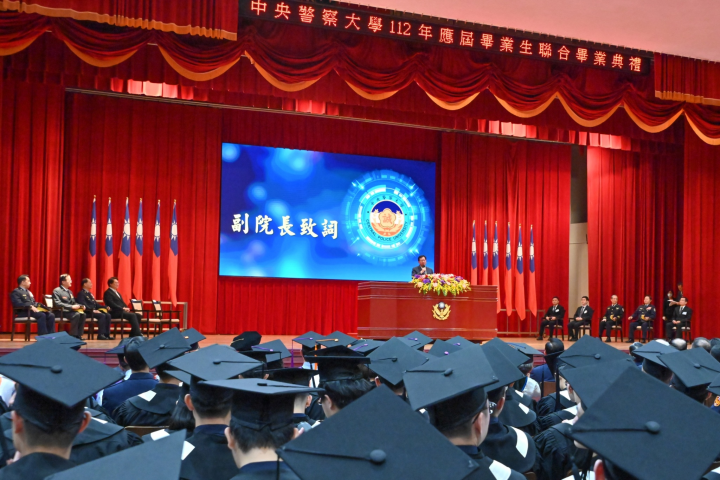 行政院副院長鄭文燦陪同總統出席中央警察大學112年聯合畢業典禮